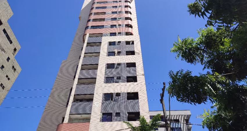Belíssimo apartamento à venda no Meireles com 3 quartos e duas vagas.