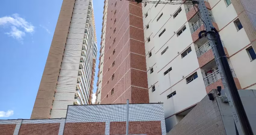 Apartamento à venda com 3 suítes mais dependência e 3 vagas no 18 andar