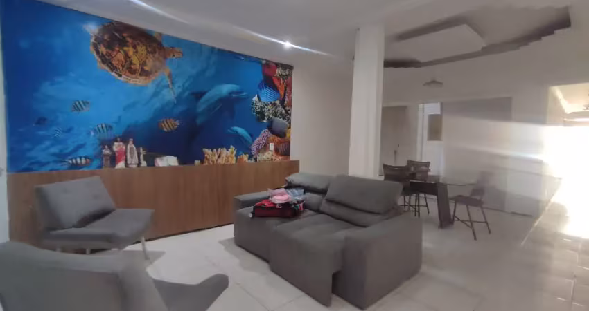 Excelente casa à venda com seis quartos e quatro vagas cobertas .