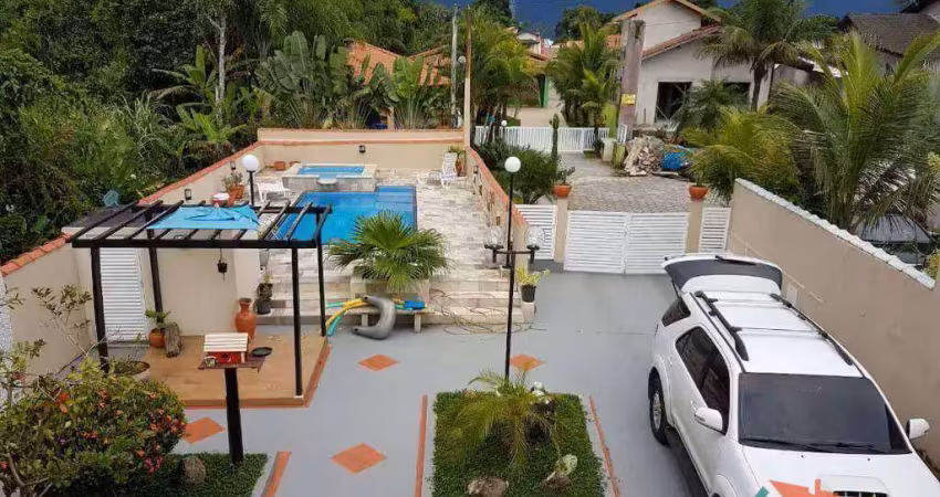 Linda casa com porteira fechada em condomínio fechado com  portaria e segurança 24 hs