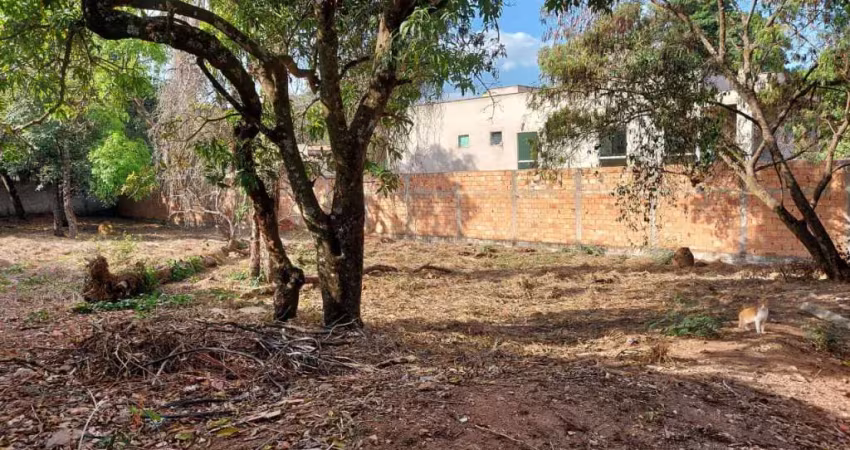 Terreno à venda na Rua Ismail Vilela Lima, Braúnas, Belo Horizonte
