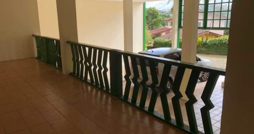 VENDE SE CASA COM 3 DORMITÓRIOS EM CONDOMINIO !