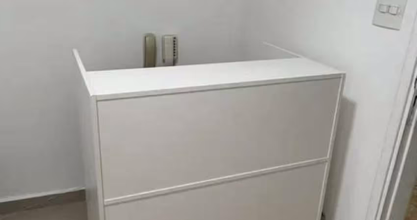 Aluga-se sala comercial no Gonzaga de 78,30 m² com portaria, banheiro e elevador