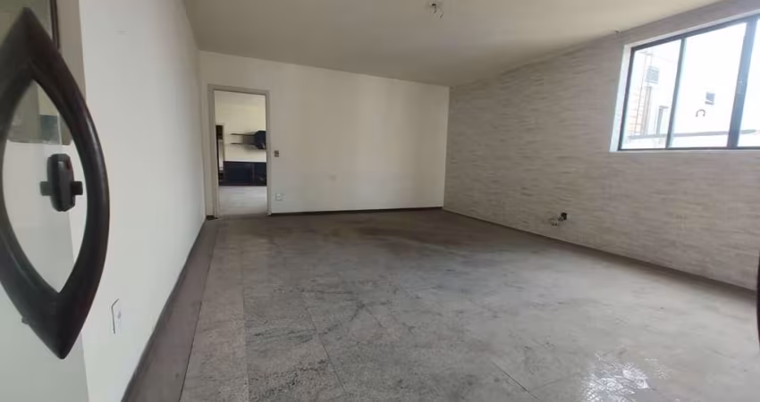 Vende-se apto meia quadra da praia de 4 dorms meia quadra da praia da Aparecida/Santos
