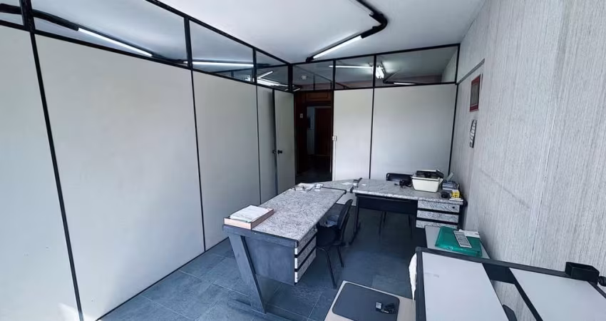 Vende-se apto no Centro histórico de Santos - 2 salas/2 banheiros/sala de espera/portaria/garagem