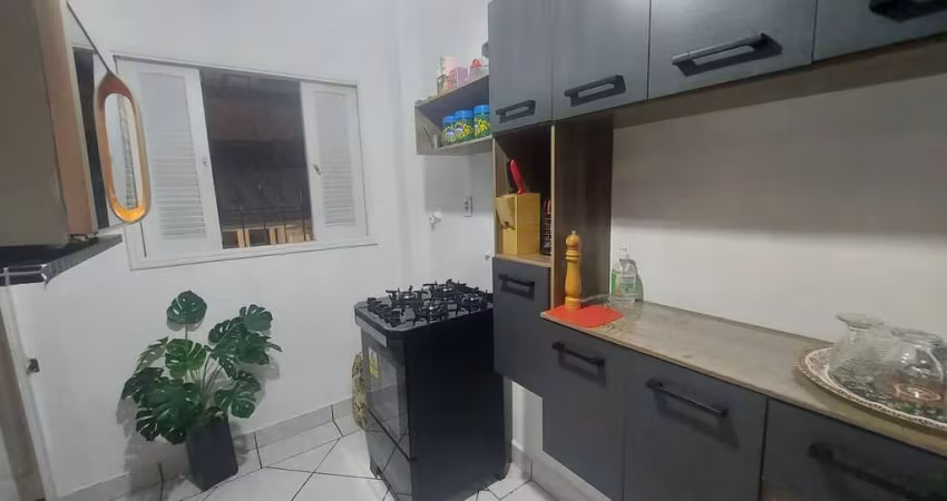 Aluga-se espaçoso apartamento de 2 dorm/sala/wc/quintal externo
