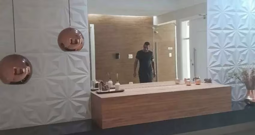Aluga-se  apto de 2 dorm/sala/cozinha/2 wc´s/vaga de garagem na Ponta da Praia/Santos