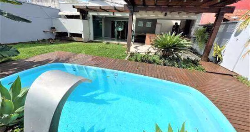 Sobrado à venda em Caraguatatuba, Pontal de Santa Marina, com 4 quartos, 269m²