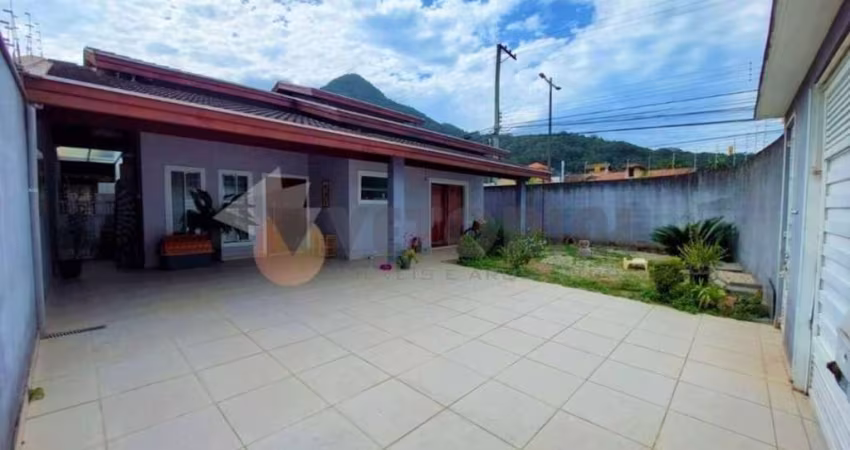 Casa com 3 quartos, 180m², à venda em Caraguatatuba, Cidade Jardim