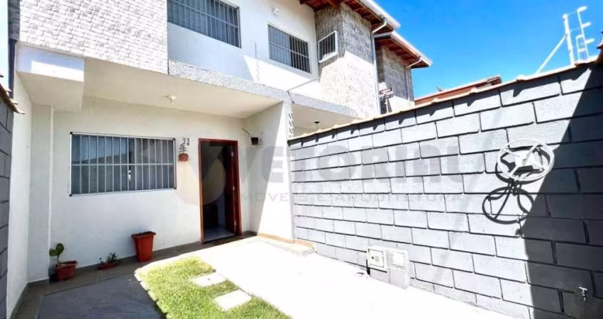 Sobrado à venda em Caraguatatuba, Pontal de Santa Marina, com 2 quartos, 66m²