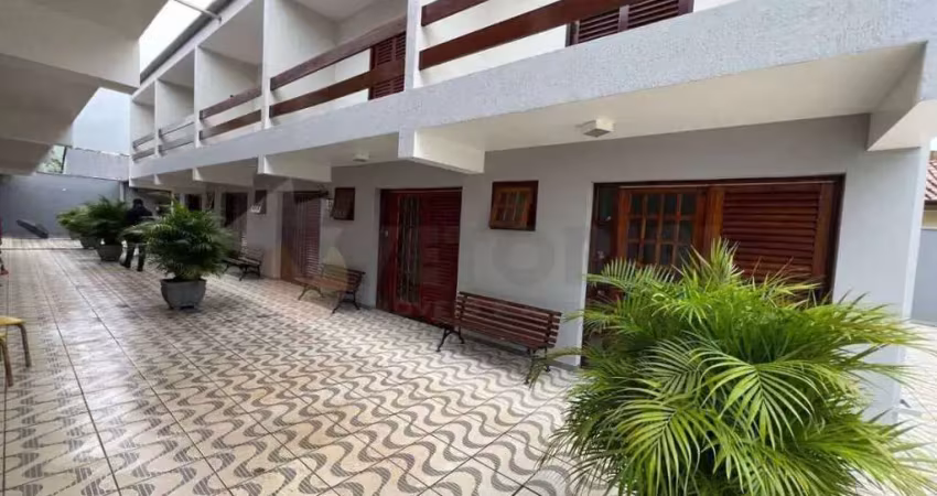 Sobrado à venda em ubatuba, maranduba, com 2 quartos, 59m²