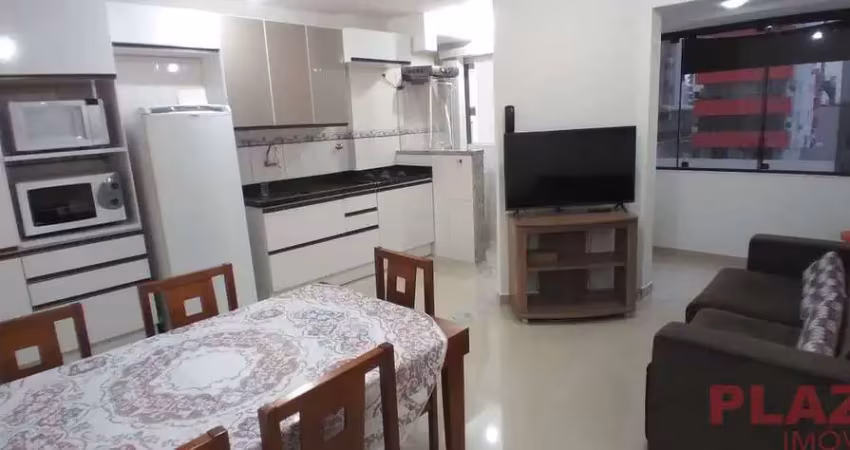 Apartamento reformado | 1 dormitório | mobiliado e equipado | 83m² privativos | vaga numerada | avenida central – balneário camboriú