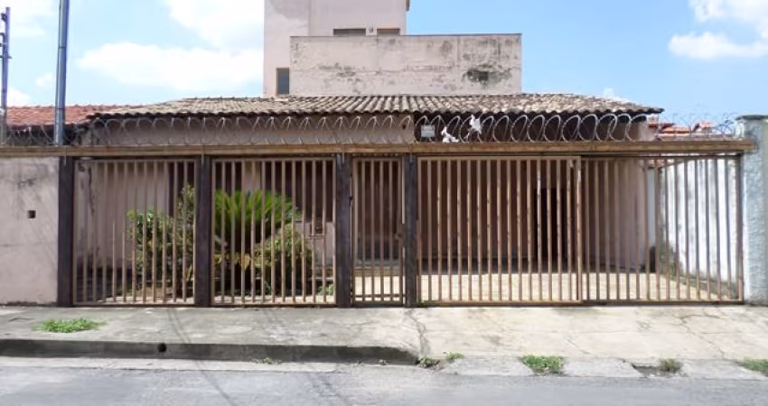 Excelente casa 4 quartos, 4 vagas, no Dona Clara!!!