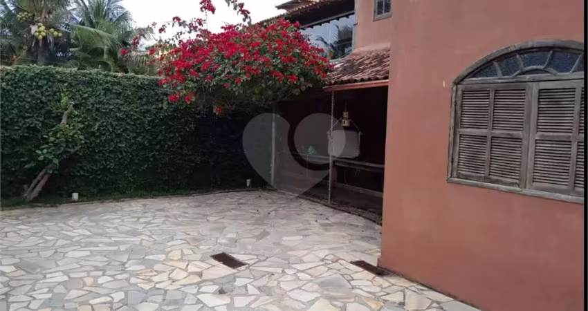 Casa com 8 quartos à venda ou para locação em Albatroz - RJ