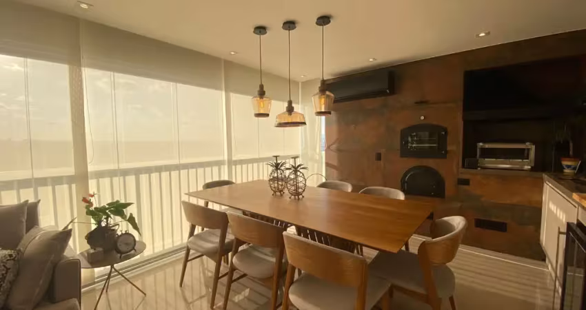 Excelente apto com 162m2, 03 suítes, ampla sala living para 03 ambientes, em conceito aberto, varanda gourmet integrada à sala e cozinha, escritório, 03 vagas de garagem.