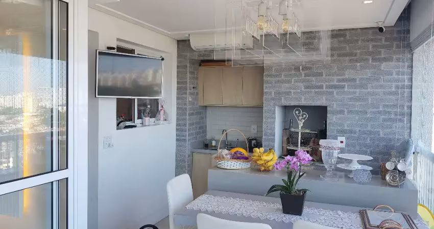 Lindo apto com 03 dormitórios, sendo 01 suíte, sala para 02 ambientes, varanda gourmet, decoração requintada e 02 vagas de garagem.
