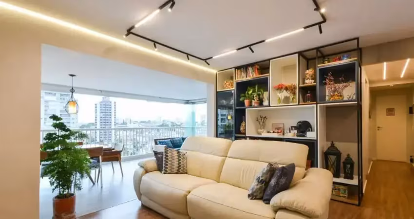 Conheça um excelente apartamento, elegante, reformado, onde conforto e estilo se entrelaçam de maneira impecável. este imóvel conta com 137 m² de área útil, sendo 3 suítes amplas e um home office, ide