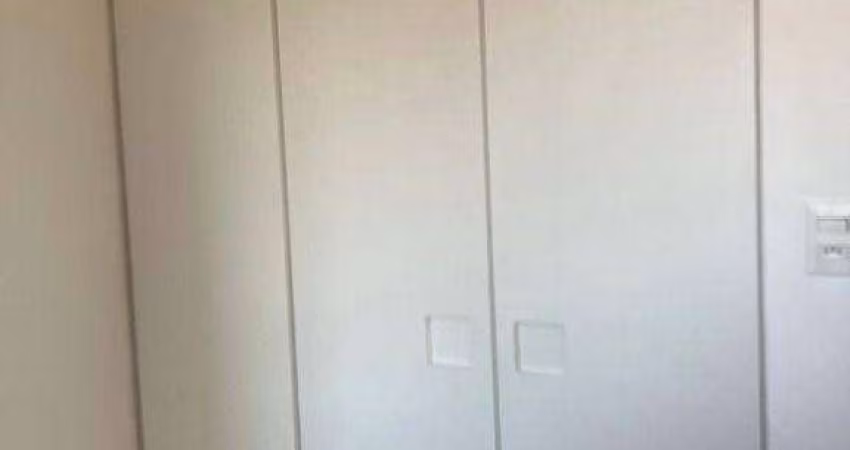 Apartamento com 3 dormitórios, 1 suíte, e 2 vagas de garagem em Moema