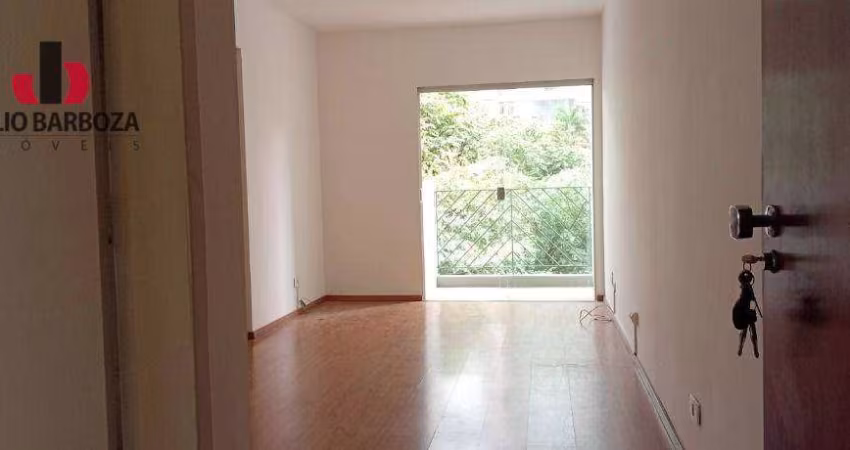Apartamento com  2 dormitórios, sacada, dependência de serviço, e 1 vaga de garagem, em Moema, ao lado do Metrô