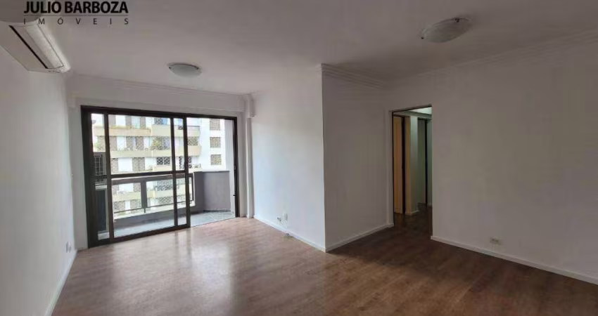 Apartamento totalmente modernizado em Moema, com 3 dormitórios, sendo 1 suite, e 1 vaga de garagem