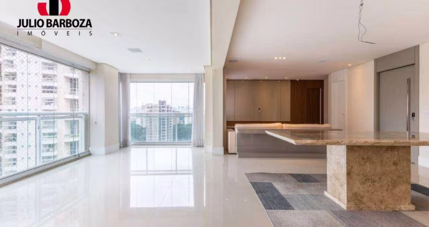 Apartamento na Vila Nova Conceição, semi novo, 157 área útil, 3 suítes, e 3 vagas de garagem,