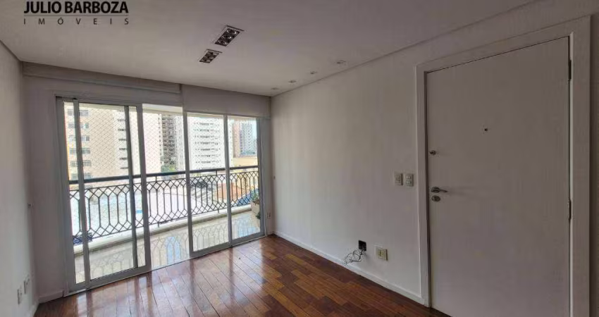 Apartamento em Moema, 105m², planta de 3, mas está com 2 dormitórios, sendo 1 suíte, closet, lavabo, varanda, e 2 vagas de garagem