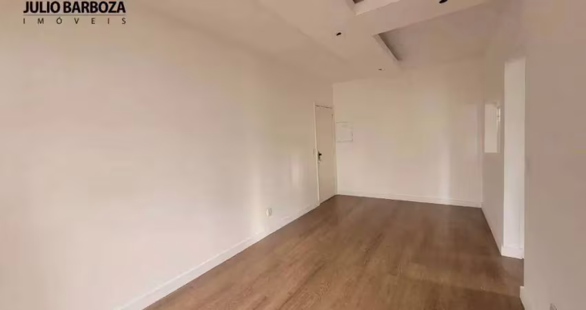 Apartamento com 1 dormitório, sacada, e 1 vaga de garagem em moema pássaros, ao lado do metrô
