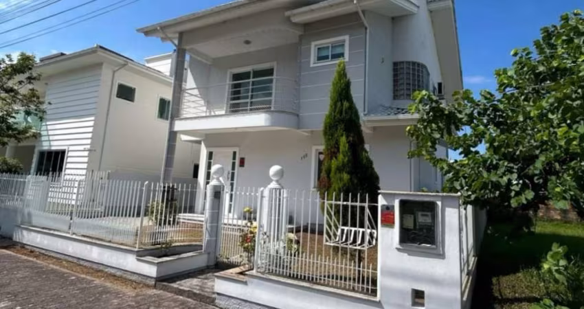 Casa 3 Quartos com 1 Suíte e 233m² - Pedra Branca