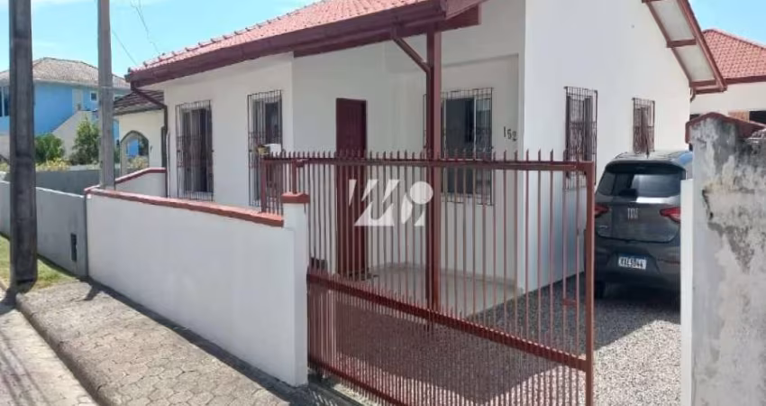 Terreno com duas Casas uma com 2 dormitórios