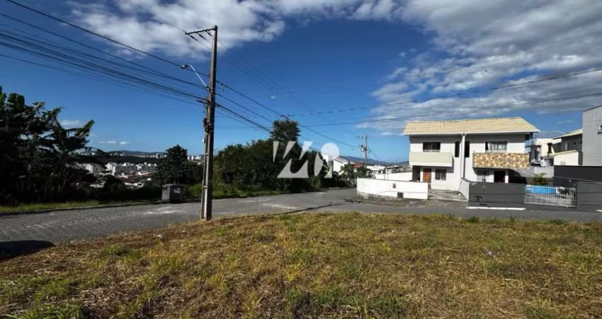 Terreno de Esquina com 292m² - Bela Vista