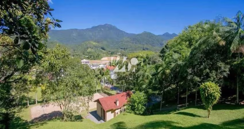 Sítio com 49000m² em Águas mornas