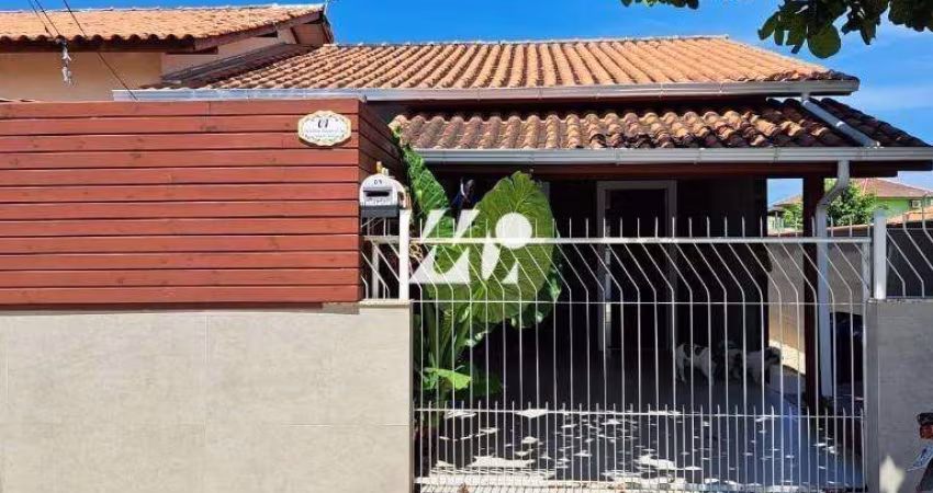 Casa com 2 Quartos e Piscina,  Barra do Aririú