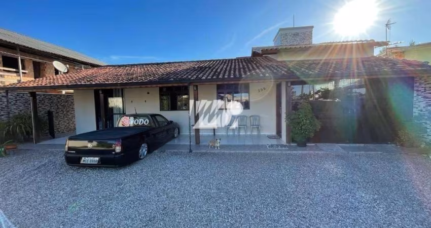 Casa na Barra do Aririú