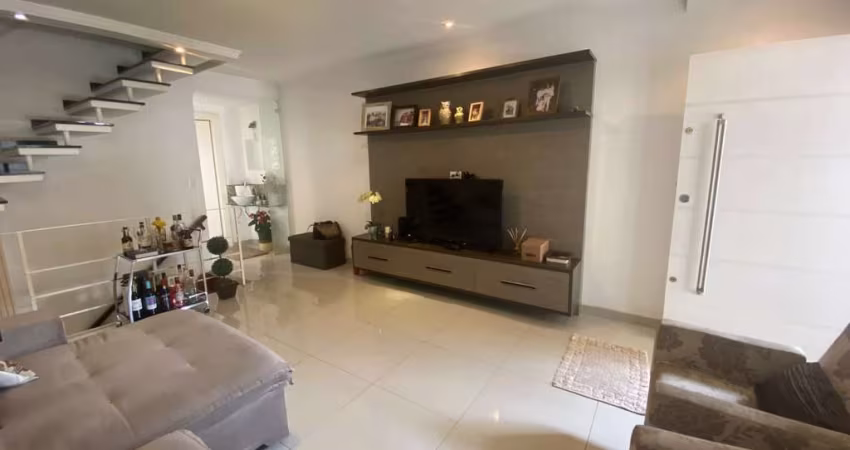 Sobrado à Venda no Jardim França, SP - 3 Suítes, 2 Vagas e 160m² de Área Constru