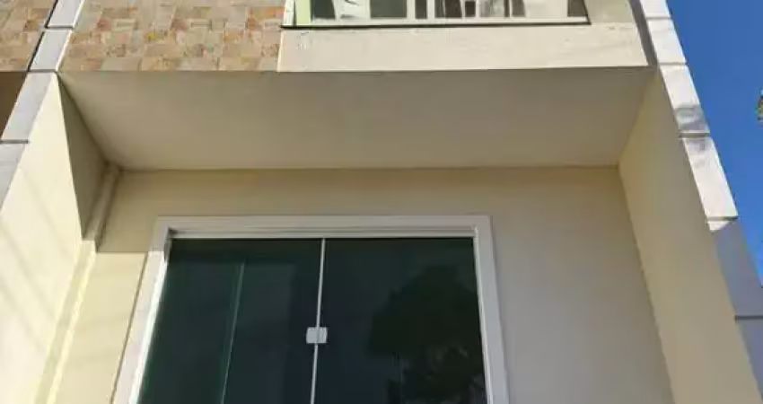 Sobrado de 3 suítes, área gourmet, aquecimento solar e 4 vagas - excelente local