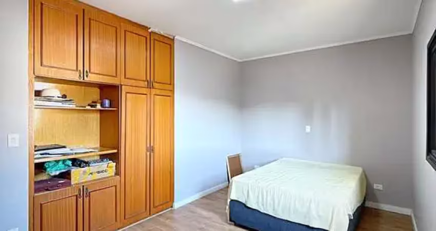 Sobrado com quintal, churrasqueira e 3 vagas à venda – 209m²