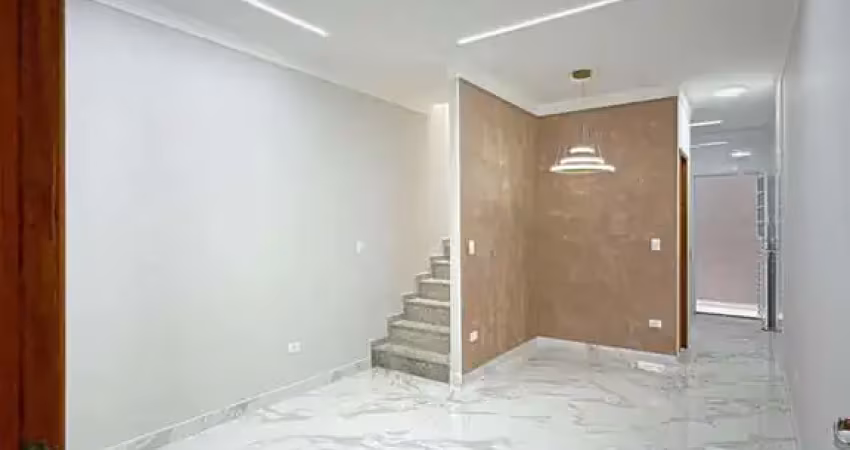 Sobrado 3 dorms (1 suíte), 2 vagas e acabamento fino – água fria 