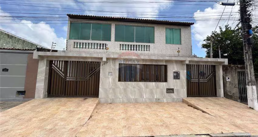 Casa com 4/4, 02 suítes, 360m², 02 pavimentos no marivan