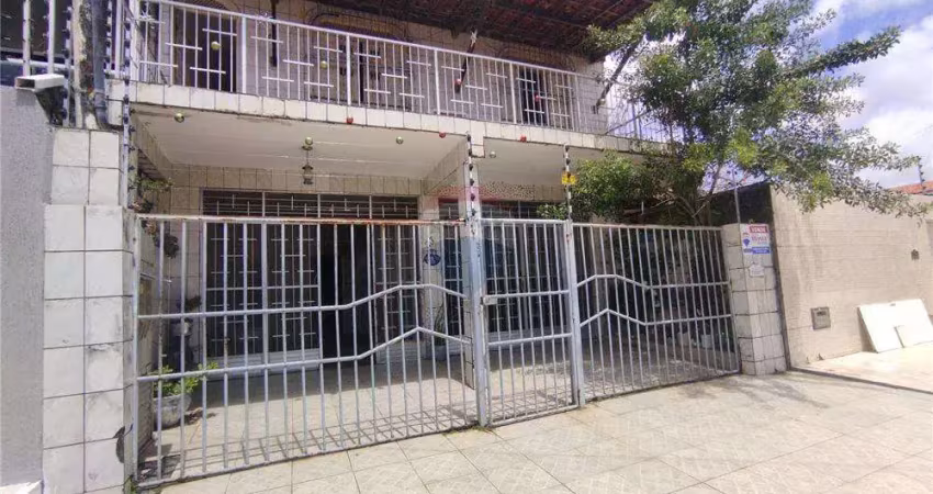 Conheça seu novo lar! casa duplex em conjunto jk com 4/4,elevador...localização privilegiada.