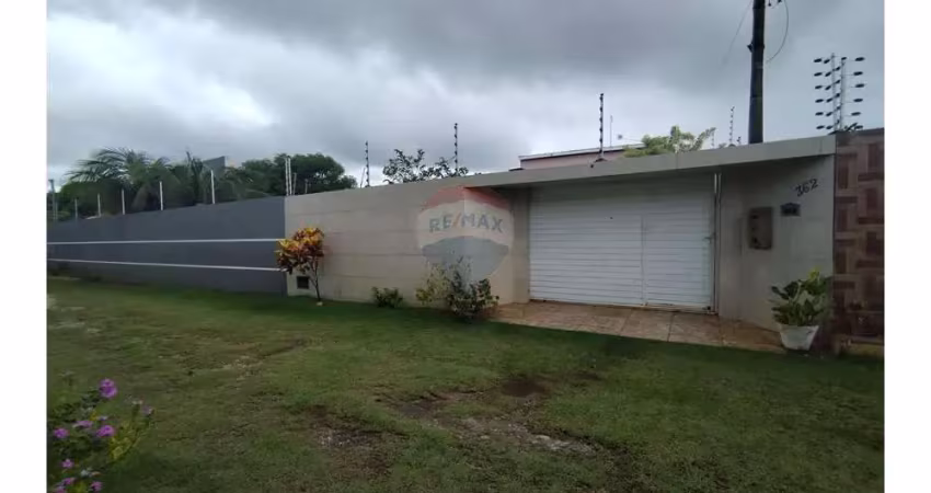 Vendo casa em area branca, mosqueiro. a 5 minutos da orla pôr do sol e a 10 minutos do shopping atalaia sul
