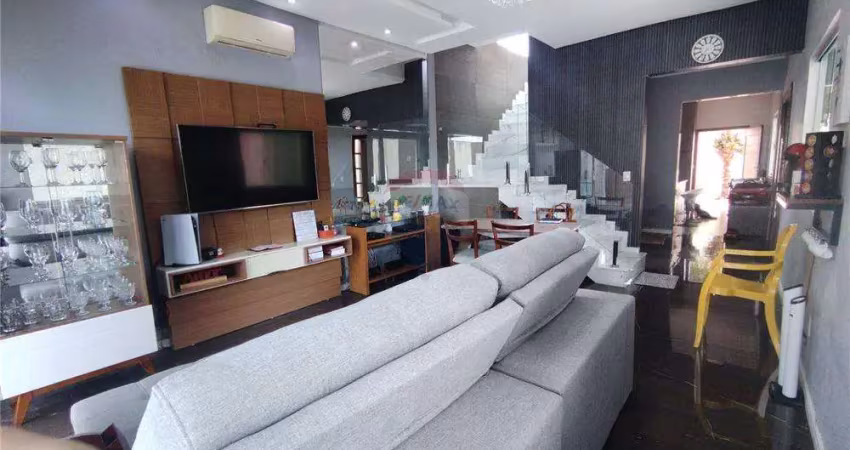 Está buscando um lugar aconchegante e acolhedor? venha conhecer esse moderno e elegante duplex com piscina e cômodos espaçosos e arejados.