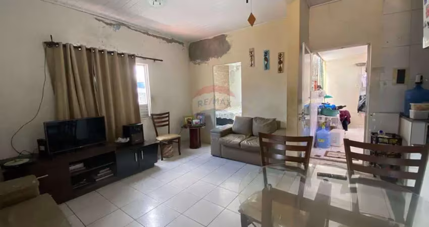 Vende casa de 220m², com 6/4 e frente leste - luzia