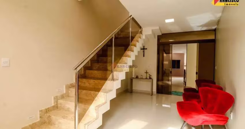 Casa à venda, 4 quartos, 1 suíte, 3 vagas, Planalto - Divinópolis/MG