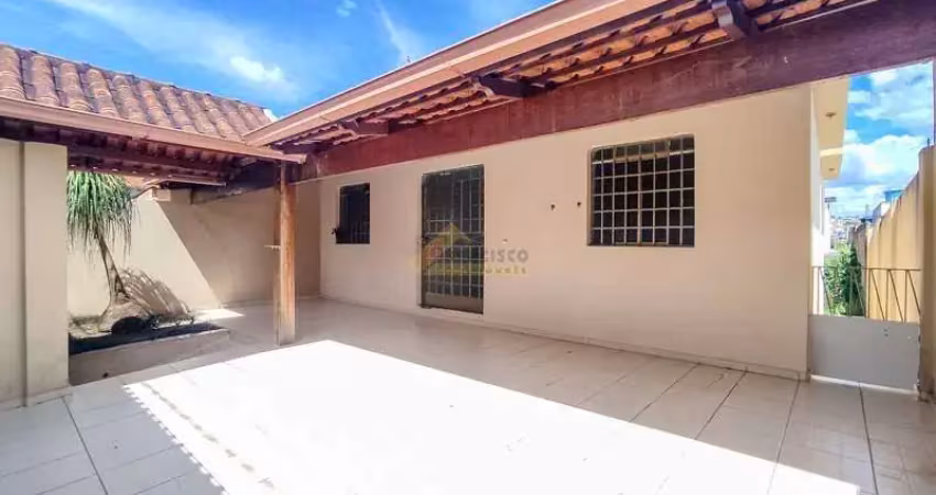 Casa à venda, 3 quartos, 1 suíte, 2 vagas, Santa Rosa - Divinópolis/MG