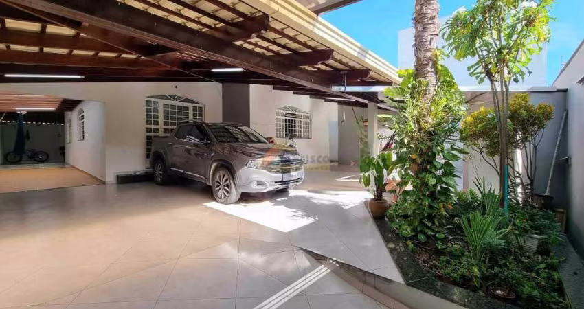 Casa à venda, 4 quartos, 1 suíte, 2 vagas, Belvedere - Divinópolis/MG
