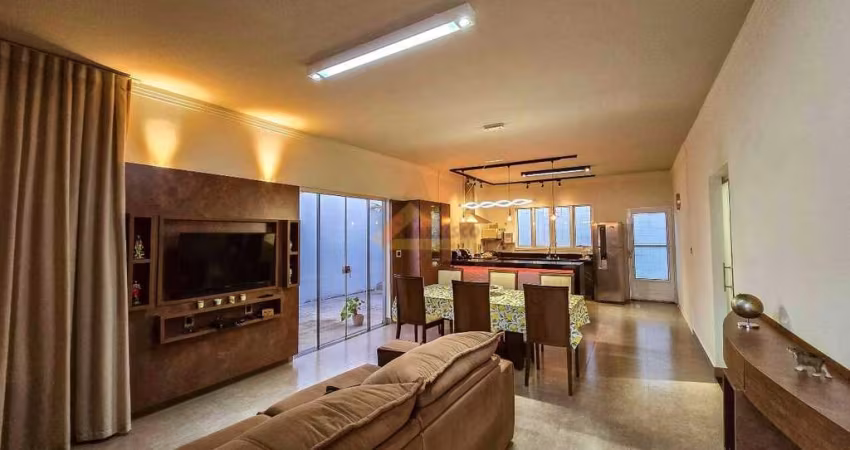 Casa à venda, 3 quartos, 1 suíte, 4 vagas, São Judas Tadeu - Divinópolis/MG
