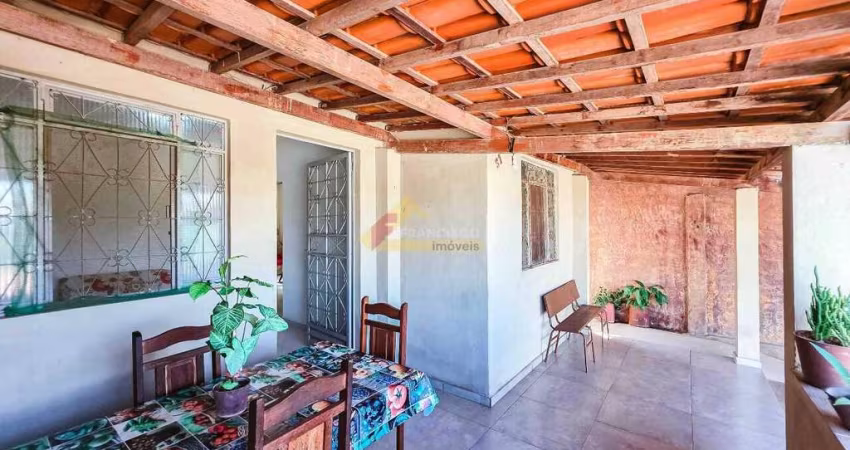 Casa à venda, 3 quartos, 3 vagas, Maria Helena - Divinópolis/MG
