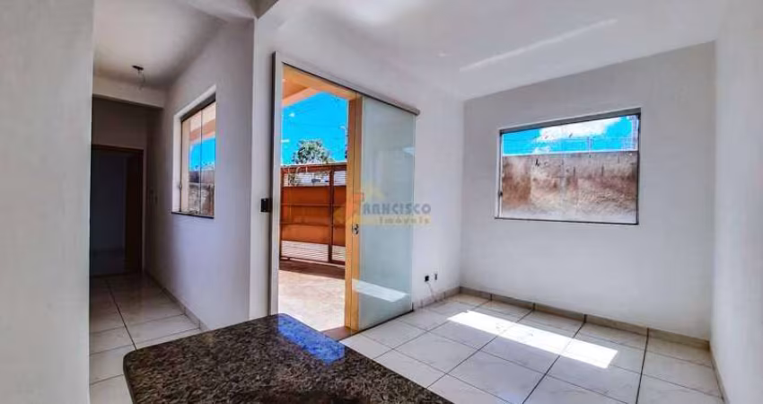 Casa para aluguel, 2 quartos, 1 vaga, Jardim Candidés - Divinópolis/MG