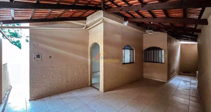 Casa para aluguel, 4 quartos, 1 vaga, Catalão - Divinópolis/MG