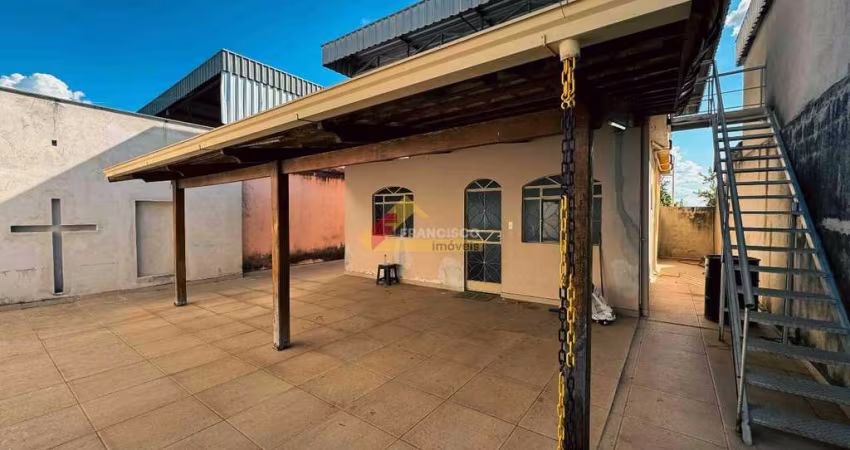 Casa para aluguel, 3 quartos, 2 vagas, Sagrada Família - Divinópolis/MG